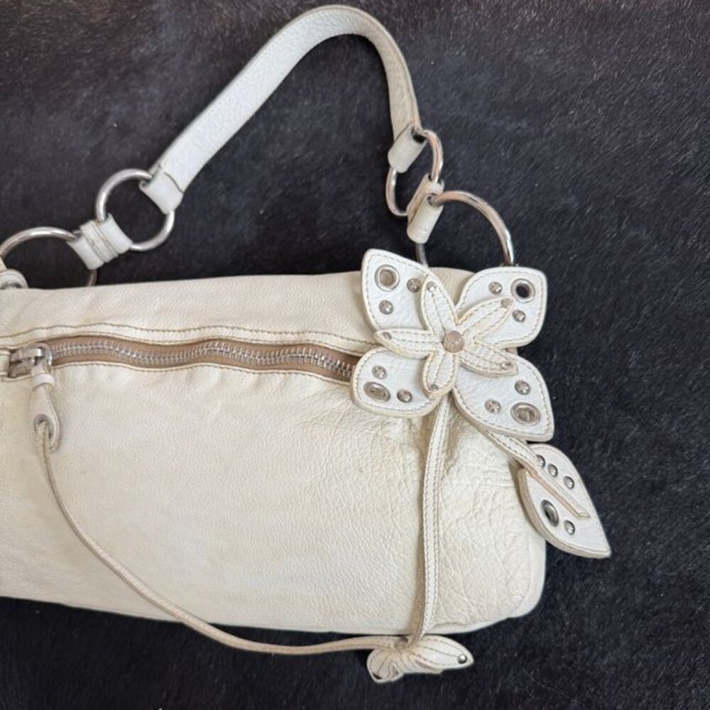Miu Miu White Leather Handbag with Flower Motif - Picture 2 of 12